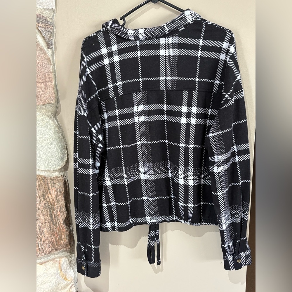 No Boundaries Women’s XXL Black White Plaid Button-Up Shirt Drawstring - Picture 3 of 3